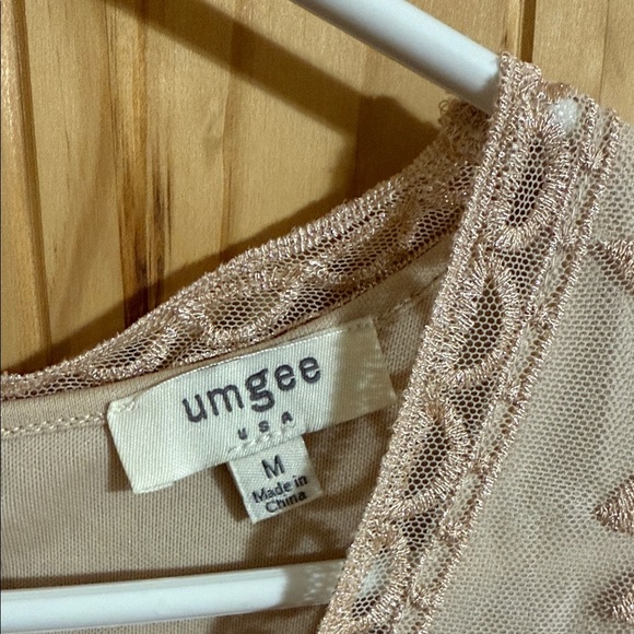 UMGEE Elegant Lace Dress in Blush Pink - Picture 2 of 5